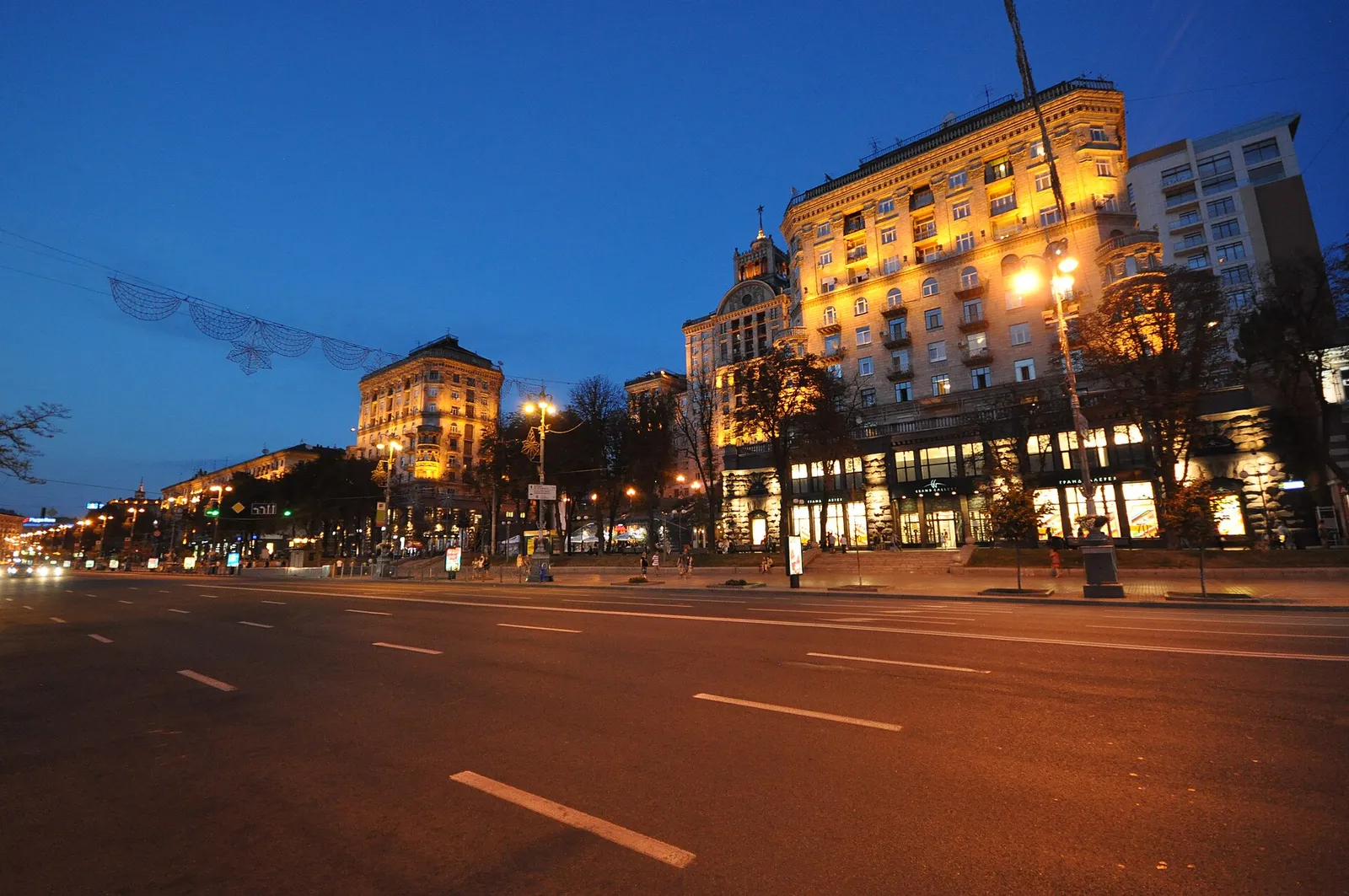 Khreshchatyk, the main street in central Kyiv, Ukraine, at dusk.