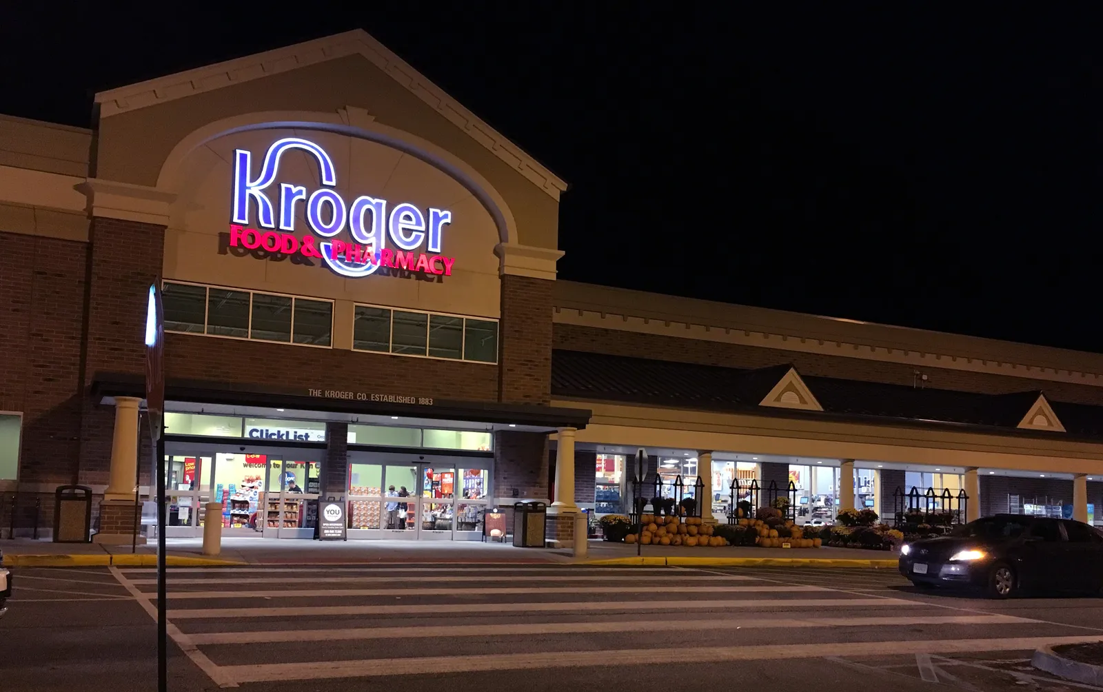A Kroger supermarket storefront.