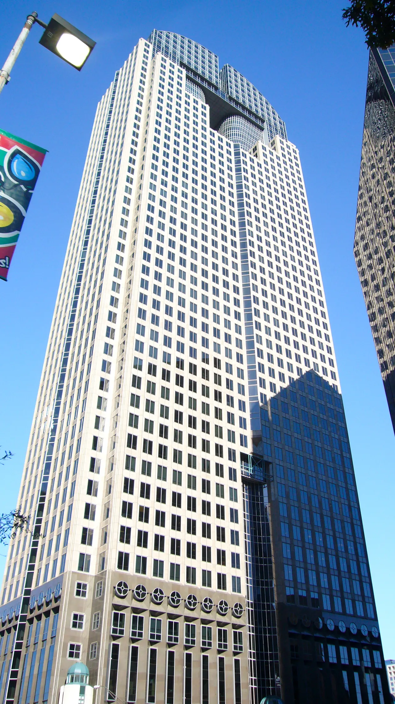 A JPMorgan Chase tower
