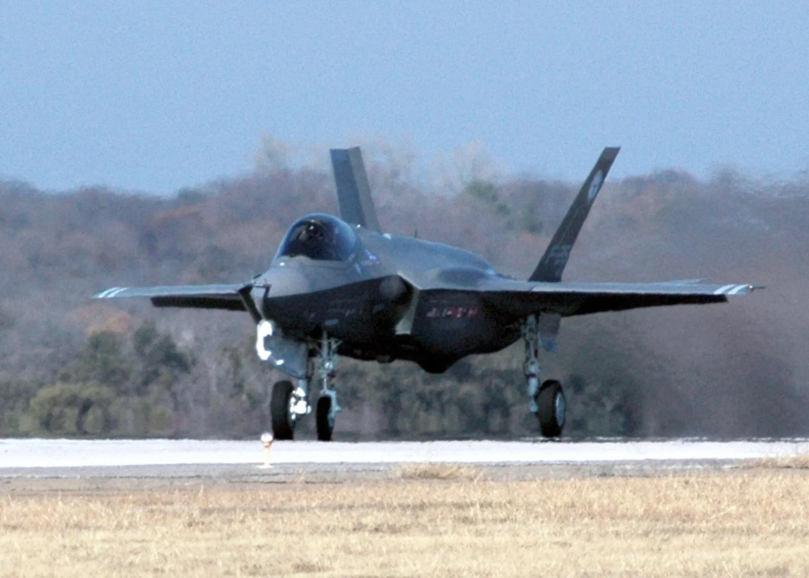 An F-35 Lightning II fighter jet in flight (file photo).