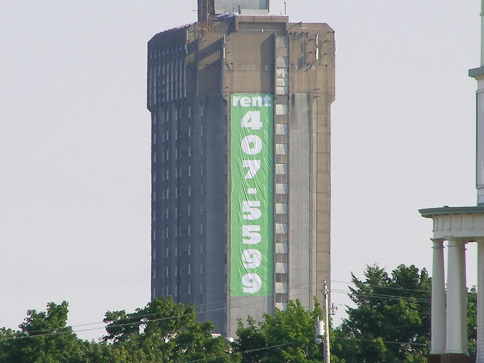 A 'for rent' banner on an apartment building