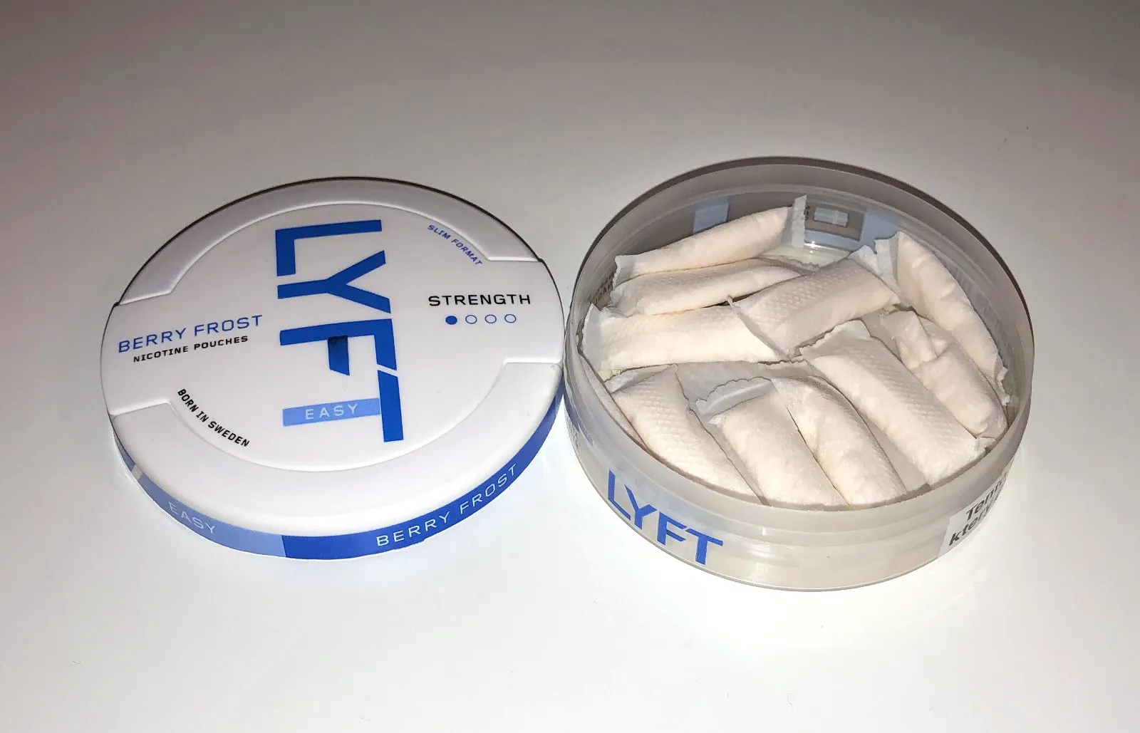 Nicotine pouches (illustrative).