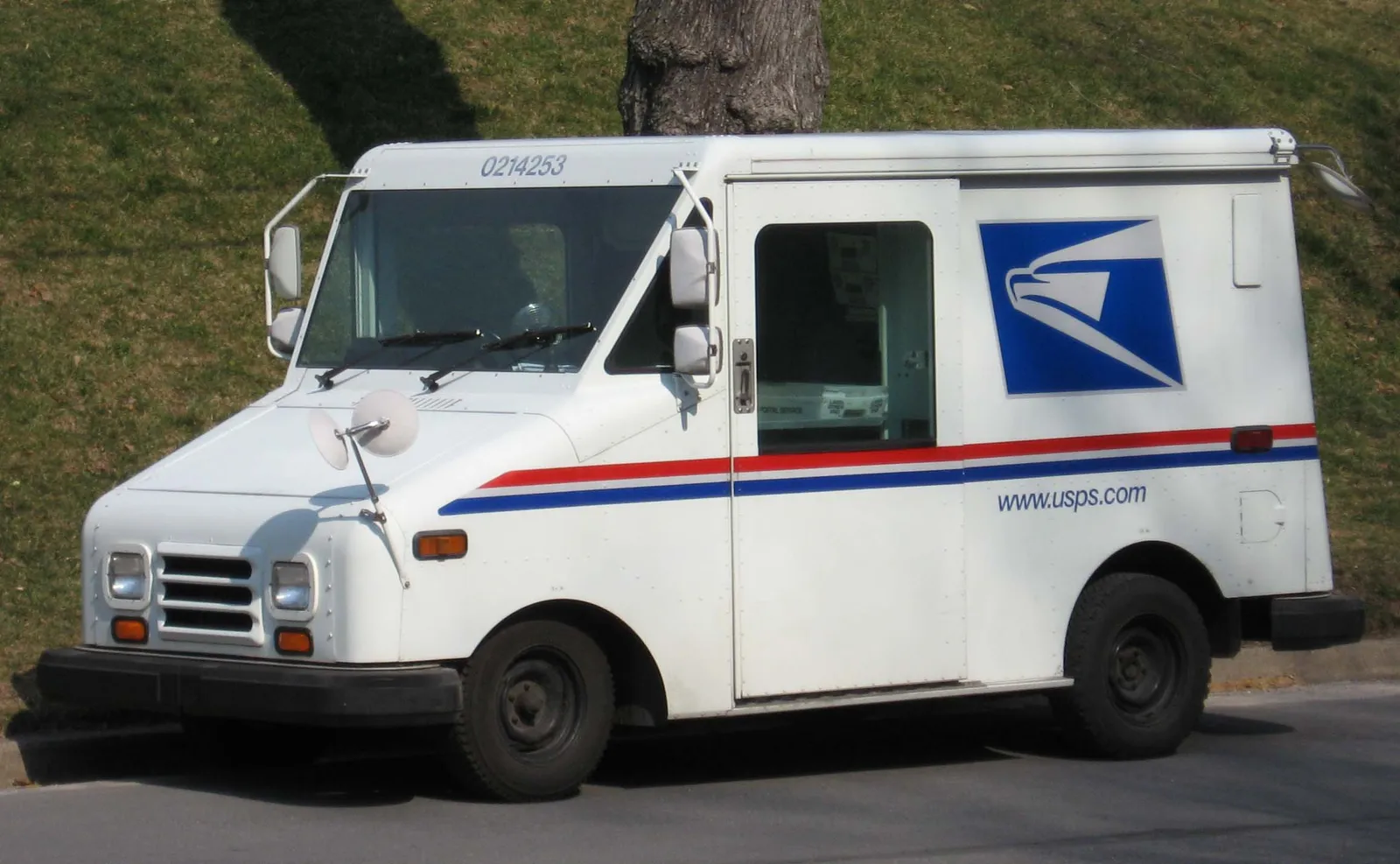 A United States Postal Service mail truck.