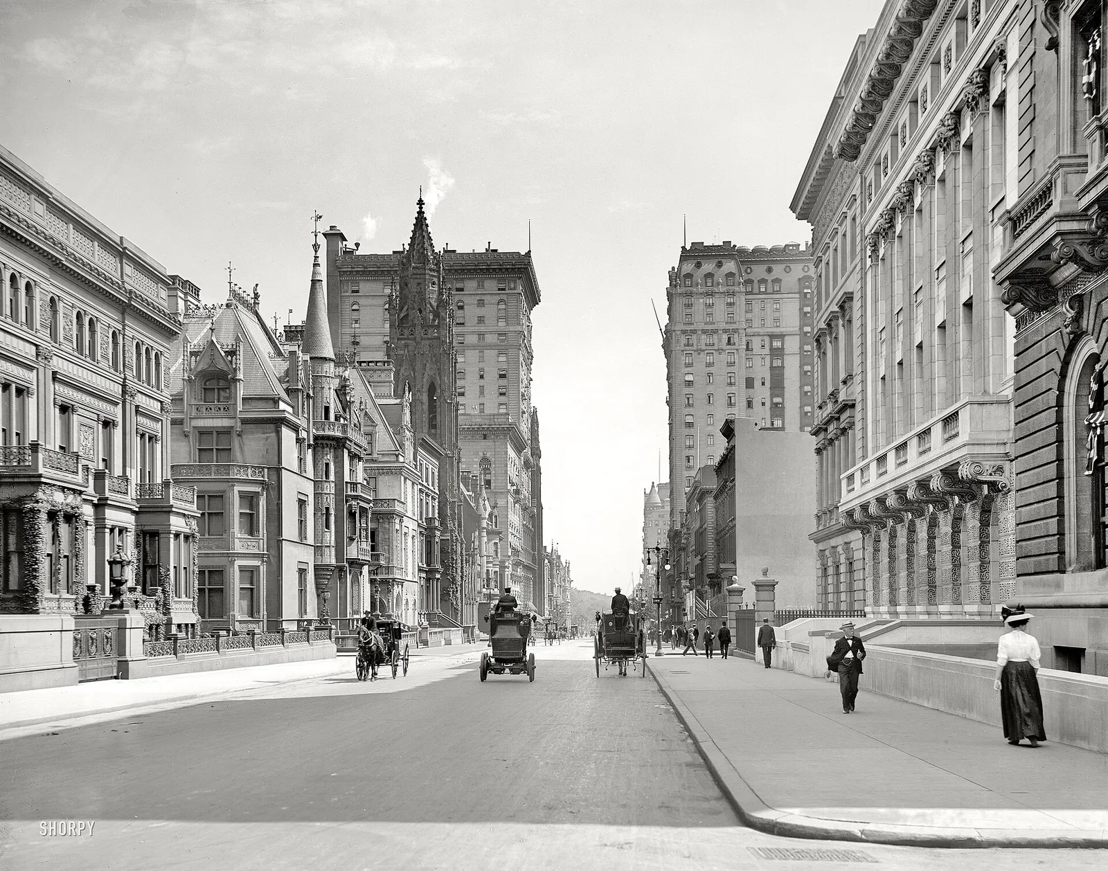 Fifth Avenue in Manhattan, 1908.