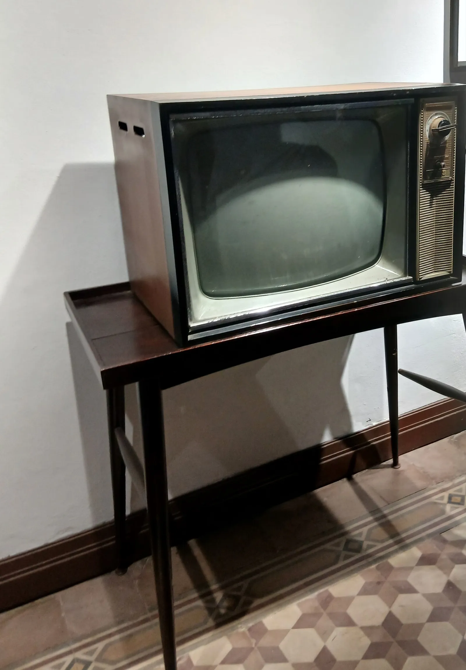 A vintage television set, evoking the sitcom era Marla Gibbs helped define.
