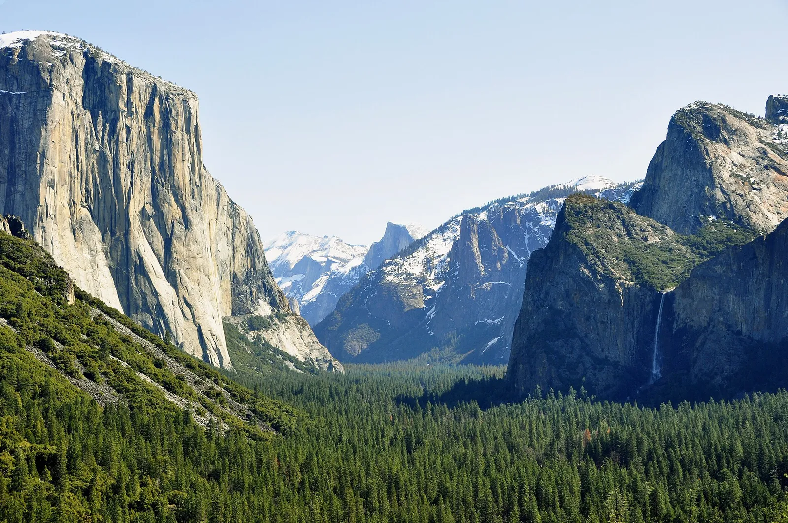 Yosemite Valley seen from Tunnel View.